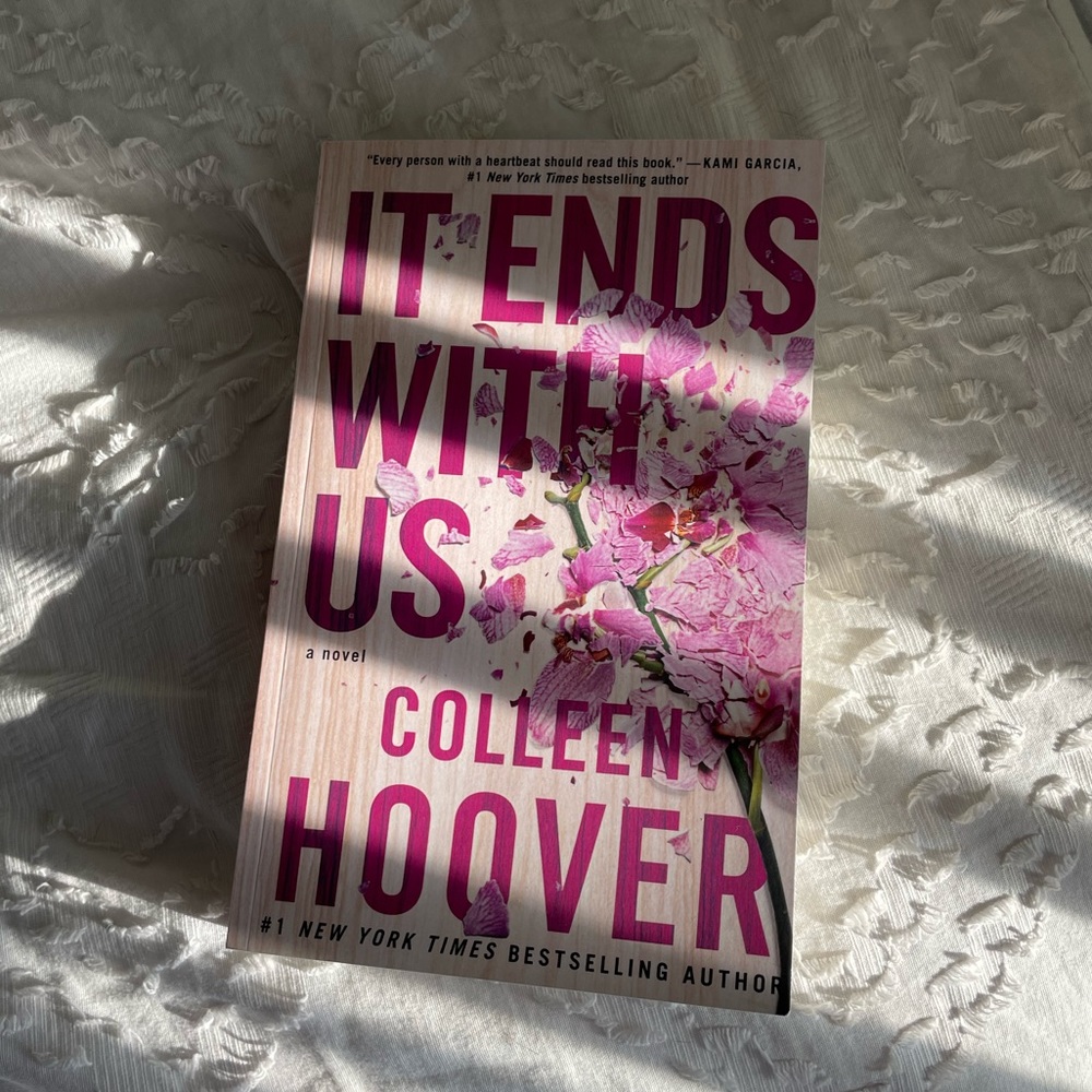 It Ends With Us by Colleen Hoover (Book)